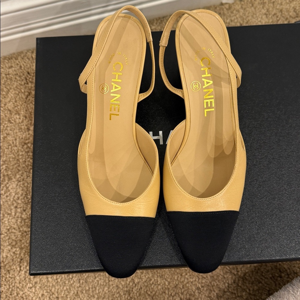 Chanel Classic Two-Tone Slingback Pumps Beige & Black Cap Toe Size 37 Worn Once - Picture 4 of 14